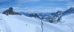 Archived image Webcam Hintertux Glacier - View from Gefrorene Wand 01:00