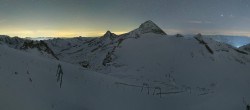 Archiv Foto Webcam Hintertuxer Gletscher - Ausblick Gefrorene Wand 03:00