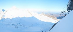 Archived image Webcam Hintertux Glacier - View from Gefrorene Wand 06:00