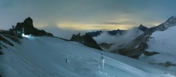 Archived image Webcam Hintertux Glacier - View from Gefrorene Wand 03:00