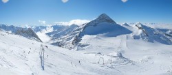 Archived image Webcam Hintertux Glacier - View from Gefrorene Wand 11:00
