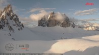Archived image Webcam Dolomites South Tyrol: Mountain Hut Antonio Locatelli 05:00