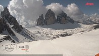 Archived image Webcam Dolomites South Tyrol: Mountain Hut Antonio Locatelli 09:00