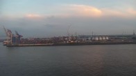 Archived image Webcam Hamburg: Along the Elbe 19:00