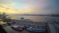 Archiv Foto Webcam Hamburg: Landungsbrücken 06:00