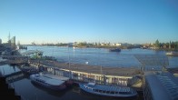 Archiv Foto Webcam Hamburg: Landungsbrücken 05:00