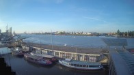 Archiv Foto Webcam Hamburg: Landungsbrücken 05:00