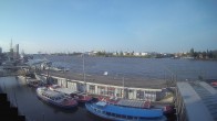 Archiv Foto Webcam Hamburg: Landungsbrücken 05:00
