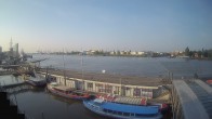 Archiv Foto Webcam Hamburg: Landungsbrücken 05:00