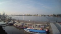 Archiv Foto Webcam Hamburg: Landungsbrücken 06:00