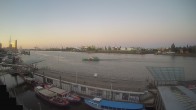 Archiv Foto Webcam Hamburg: Landungsbrücken 04:00