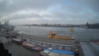 Archiv Foto Webcam Hamburg: Landungsbrücken 05:00