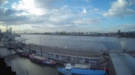 Archiv Foto Webcam Hamburg: Landungsbrücken 06:00