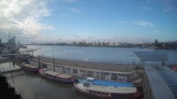 Archiv Foto Webcam Hamburg: Landungsbrücken 06:00