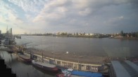 Archiv Foto Webcam Hamburg: Landungsbrücken 05:00