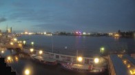 Archiv Foto Webcam Hamburg: Landungsbrücken 03:00