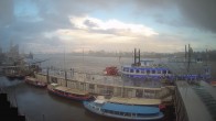 Archiv Foto Webcam Hamburg: Landungsbrücken 19:00