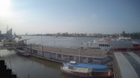 Archived image Webcam Hamburg: Cargo bridges 07:00