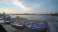 Archiv Foto Webcam Hamburg: Landungsbrücken 04:00