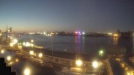 Archiv Foto Webcam Hamburg: Landungsbrücken 05:00