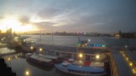 Archived image Webcam Hamburg: Cargo bridges 05:00