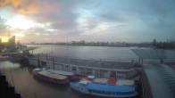 Archived image Webcam Hamburg: Cargo bridges 06:00