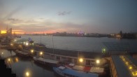 Archiv Foto Webcam Hamburg: Landungsbrücken 05:00
