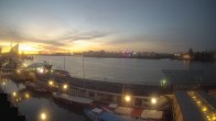 Archiv Foto Webcam Hamburg: Landungsbrücken 05:00