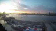 Archiv Foto Webcam Hamburg: Landungsbrücken 06:00