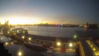 Archiv Foto Webcam Hamburg: Landungsbrücken 05:00