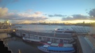 Archiv Foto Webcam Hamburg: Landungsbrücken 14:00