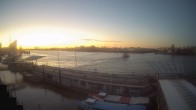 Archiv Foto Webcam Hamburg: Landungsbrücken 06:00