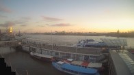 Archiv Foto Webcam Hamburg: Landungsbrücken 15:00