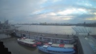 Archiv Foto Webcam Hamburg: Landungsbrücken 14:00