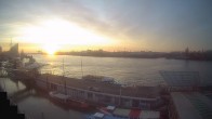 Archiv Foto Webcam Hamburg: Landungsbrücken 07:00