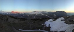 Archived image Webcam Alpe di Siusi: View from the Puflatsch Mountain Station 19:00