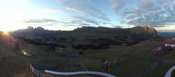 Archived image Webcam Alpe di Siusi: View from the Puflatsch Mountain Station 04:00