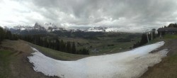 Archived image Webcam Alpe di Siusi: Panoramic view Mezdi mountain station 17:00