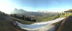 Archived image Webcam Alpe di Siusi: Panoramic view Mezdi mountain station 05:00