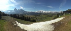 Archived image Webcam Alpe di Siusi: Panoramic view Mezdi mountain station 07:00