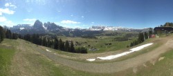 Archived image Webcam Alpe di Siusi: Panoramic view Mezdi mountain station 09:00
