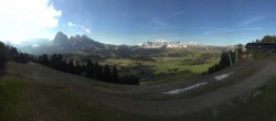 Archived image Webcam Alpe di Siusi: Panoramic view Mezdi mountain station 07:00