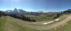 Archived image Webcam Alpe di Siusi: Panoramic view Mezdi mountain station 09:00
