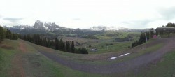 Archived image Webcam Alpe di Siusi: Panoramic view Mezdi mountain station 06:00