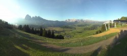 Archiv Foto Webcam Blick über Seiser Alm – Mezdi Bergstation 05:00