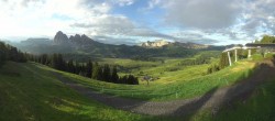 Archived image Webcam Alpe di Siusi: Panoramic view Mezdi mountain station 05:00