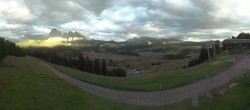 Archiv Foto Webcam Blick über Seiser Alm – Mezdi Bergstation 19:00