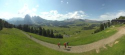 Archiv Foto Webcam Blick über Seiser Alm – Mezdi Bergstation 09:00