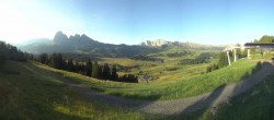 Archiv Foto Webcam Blick über Seiser Alm – Mezdi Bergstation 05:00