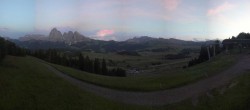 Archiv Foto Webcam Blick über Seiser Alm – Mezdi Bergstation 21:00